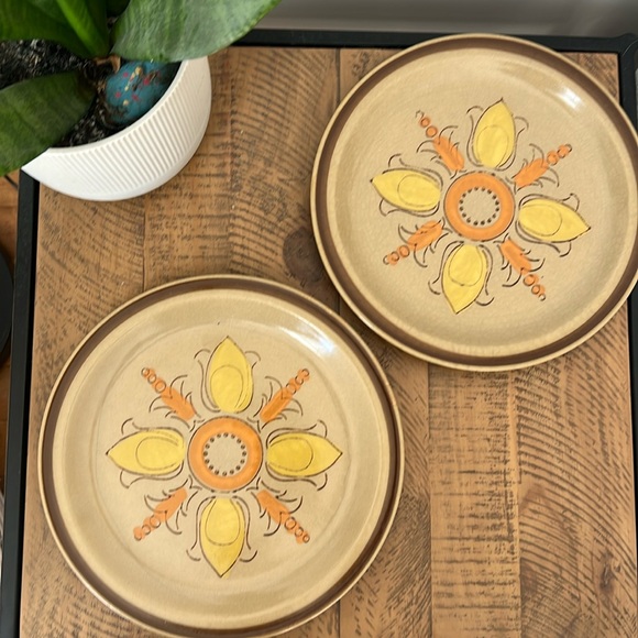 2 Vintage Hearthside Hand Painted Stoneware Dinner Plates - Painted in Japan - Picture 2 of 7